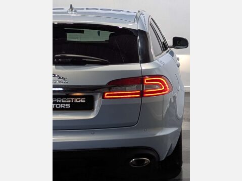 Jaguar XF 2.2 XF Luxury D Auto 5dr 11
