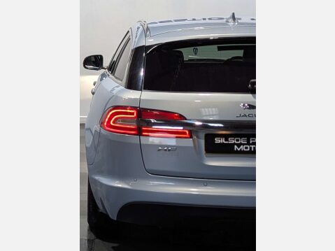 Jaguar XF 2.2 XF Luxury D Auto 5dr 9