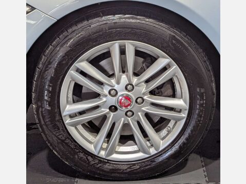 Jaguar XF 2.2 XF Luxury D Auto 5dr 15