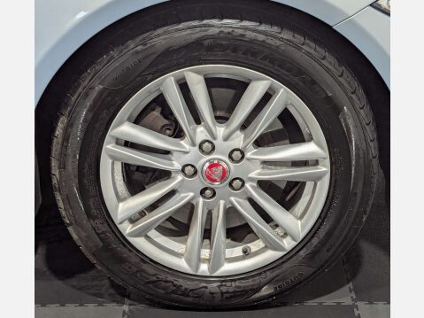 Jaguar XF 2.2 XF Luxury D Auto 5dr 18