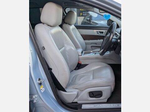 Jaguar XF 2.2 XF Luxury D Auto 5dr 26
