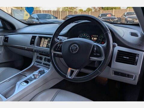 Jaguar XF 2.2 XF Luxury D Auto 5dr 28