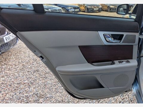 Jaguar XF 2.2 XF Luxury D Auto 5dr 32