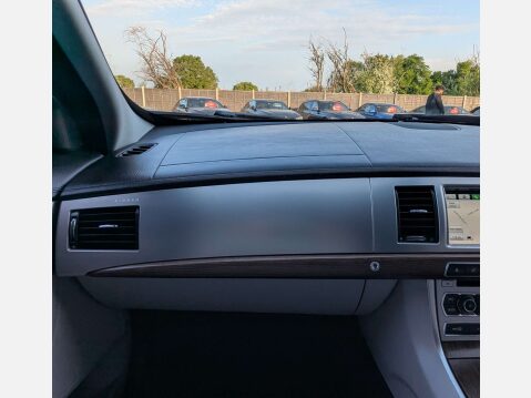 Jaguar XF 2.2 XF Luxury D Auto 5dr 35