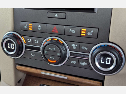 Land Rover Discovery 3.0 Discovery Landmark SDV6 Auto 4WD 5dr 24