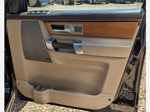 Land Rover Discovery 3.0 Discovery Landmark SDV6 Auto 4WD 5dr 35