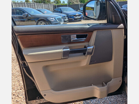 Land Rover Discovery 3.0 Discovery Landmark SDV6 Auto 4WD 5dr 41