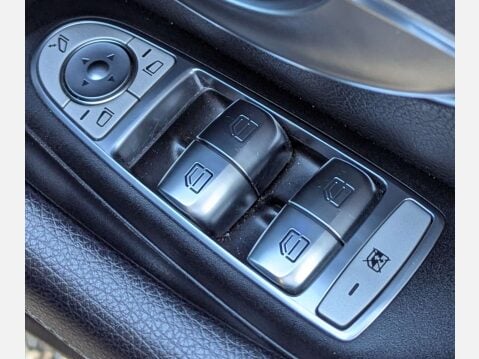 Mercedes-Benz E Class 2.0 E 220 Sport D Auto 4dr 17