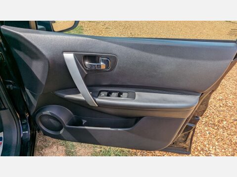 Nissan Qashqai 2.0 Qashqai Tekna 2WD 5dr 9