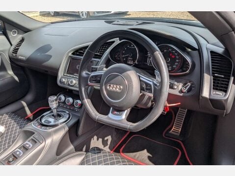 Audi R8 5.2 R8 Spyder Quattro V10 Semi-Auto 4WD 2dr 28