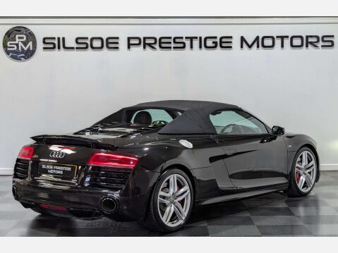 Audi R8 5.2 R8 Spyder Quattro V10 Semi-Auto 4WD 2dr 19