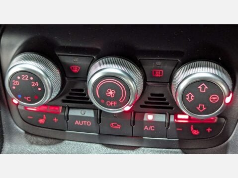 Audi R8 5.2 R8 Spyder Quattro V10 Semi-Auto 4WD 2dr 39