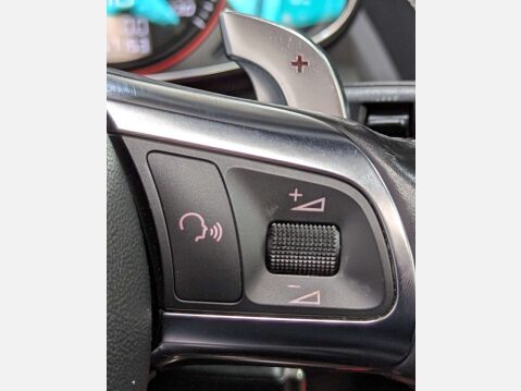 Audi R8 5.2 R8 Spyder Quattro V10 Semi-Auto 4WD 2dr 37