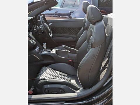 Audi R8 5.2 R8 Spyder Quattro V10 Semi-Auto 4WD 2dr 31