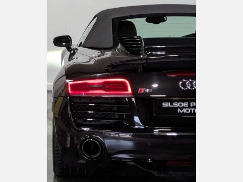 Audi R8 5.2 R8 Spyder Quattro V10 Semi-Auto 4WD 2dr 16