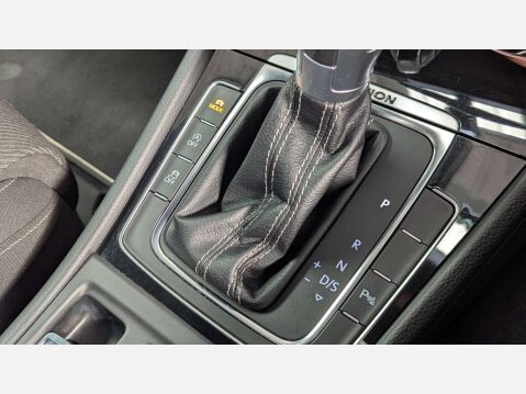 Volkswagen Golf 2.0 Golf R TSi Semi-Auto 4WD 5dr 67