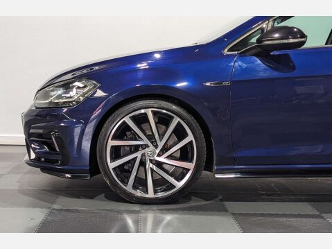 Volkswagen Golf 2.0 Golf R TSi Semi-Auto 4WD 5dr 4