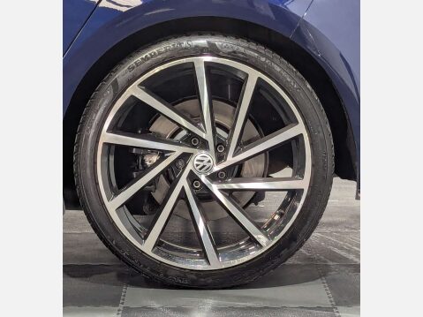 Volkswagen Golf 2.0 Golf R TSi Semi-Auto 4WD 5dr 28