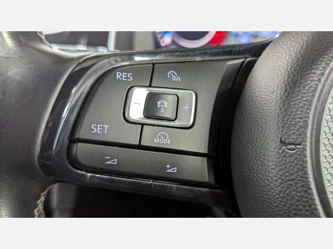 Volkswagen Golf 2.0 Golf R TSi Semi-Auto 4WD 5dr 40