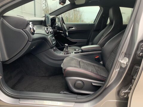 Mercedes-Benz GLA Class 1.6 GLA200 AMG Line Euro 6 (s/s) 5dr 37