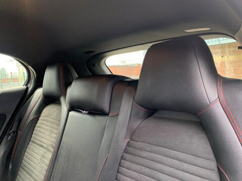 Mercedes-Benz GLA Class 1.6 GLA200 AMG Line Euro 6 (s/s) 5dr 46