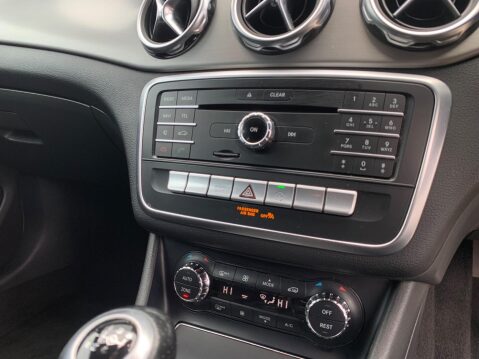Mercedes-Benz GLA Class 1.6 GLA200 AMG Line Euro 6 (s/s) 5dr 34