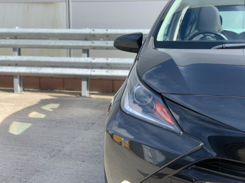 Toyota Aygo 1.0 VVT-i x-pression x-wave Euro 5 5dr Euro 5 8