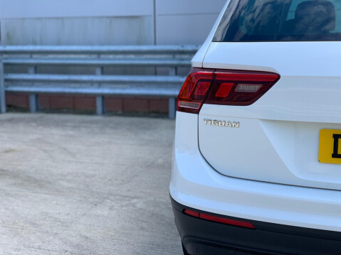 Volkswagen Tiguan 2.0 TDI BlueMotion Tech SE Navigation 4Motion Euro 6 (s/s) 5dr 28