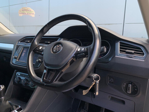 Volkswagen Tiguan 2.0 TDI BlueMotion Tech SE Navigation 4Motion Euro 6 (s/s) 5dr 33