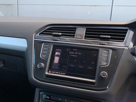 Volkswagen Tiguan 2.0 TDI BlueMotion Tech SE Navigation 4Motion Euro 6 (s/s) 5dr 37