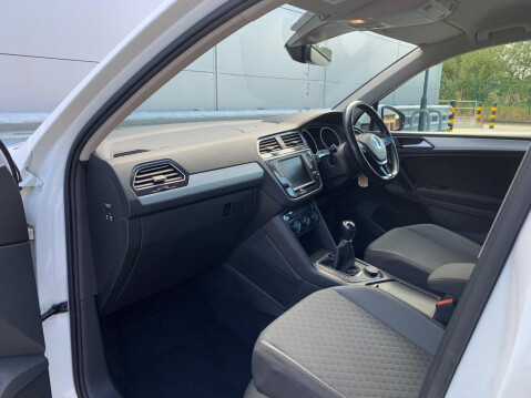 Volkswagen Tiguan 2.0 TDI BlueMotion Tech SE Navigation 4Motion Euro 6 (s/s) 5dr 42