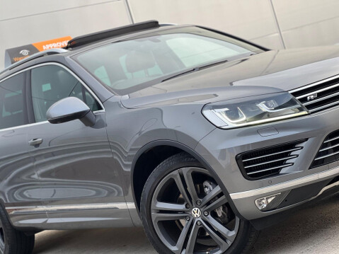 Volkswagen Touareg 3.0 TDI V6 BlueMotion Tech R-Line Plus Tiptronic 4WD Euro 6 (s/s) 5dr 10