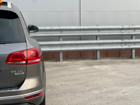 Volkswagen Touareg 3.0 TDI V6 BlueMotion Tech R-Line Plus Tiptronic 4WD Euro 6 (s/s) 5dr 18