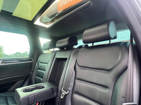 Volkswagen Touareg 3.0 TDI V6 BlueMotion Tech R-Line Plus Tiptronic 4WD Euro 6 (s/s) 5dr 46