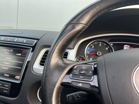 Volkswagen Touareg 3.0 TDI V6 BlueMotion Tech R-Line Plus Tiptronic 4WD Euro 6 (s/s) 5dr 62