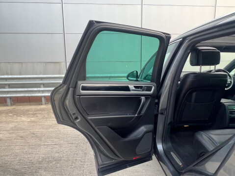 Volkswagen Touareg 3.0 TDI V6 BlueMotion Tech R-Line Plus Tiptronic 4WD Euro 6 (s/s) 5dr 69