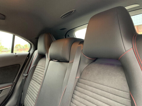Mercedes-Benz A Class 2.1 A200d AMG Line (Premium) 7G-DCT Euro 6 (s/s) 5dr 34