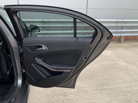 Mercedes-Benz A Class 2.1 A200d AMG Line (Premium) 7G-DCT Euro 6 (s/s) 5dr 44