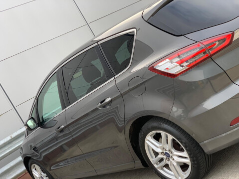 Ford S-Max 2.0 TDCi Titanium Euro 6 (s/s) 5dr 23