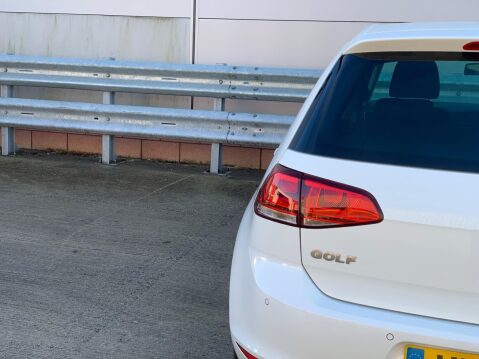 Volkswagen Golf 2.0 TDI BlueMotion Tech GT Euro 5 (s/s) 5dr 27