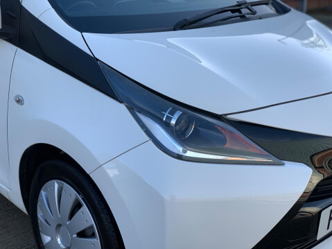 Toyota Aygo 1.0 VVT-i x-play Euro 6 5dr 5