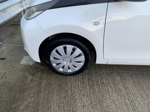 Toyota Aygo 1.0 VVT-i x-play Euro 6 5dr 12