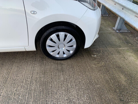 Toyota Aygo 1.0 VVT-i x-play Euro 6 5dr 13