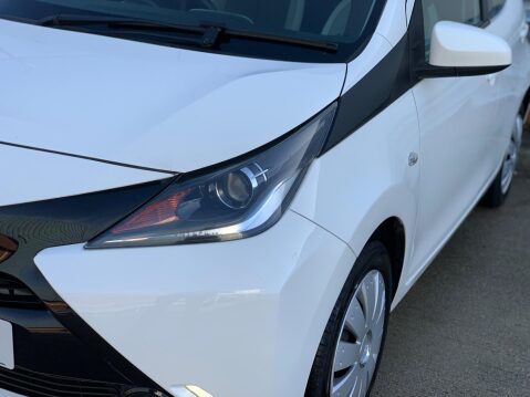 Toyota Aygo 1.0 VVT-i x-play Euro 6 5dr 4
