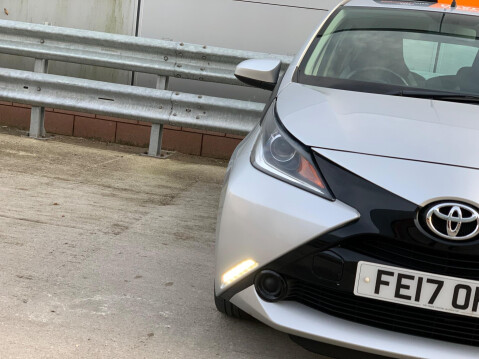 Toyota Aygo 1.0 VVT-i x-play Euro 6 5dr 8