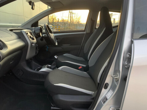 Toyota Aygo 1.0 VVT-i x-play Euro 6 5dr 28