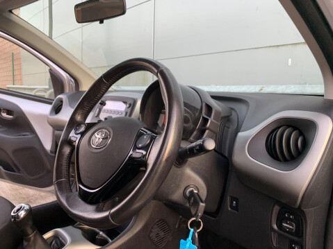 Toyota Aygo 1.0 VVT-i x-play Euro 6 5dr 30