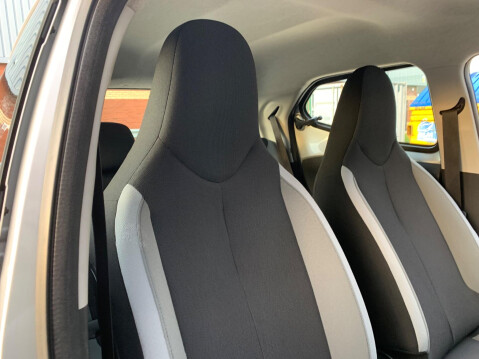 Toyota Aygo 1.0 VVT-i x-play Euro 6 5dr 31
