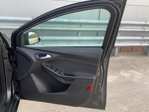 Ford Focus 1.5 TDCi Titanium Euro 6 (s/s) 5dr 35
