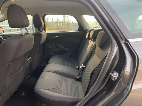 Ford Focus 1.5 TDCi Titanium Euro 6 (s/s) 5dr 39